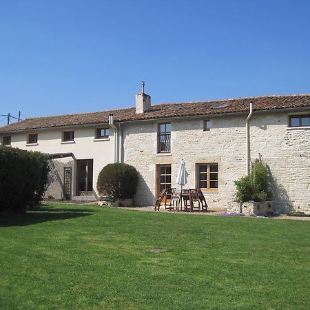 Le Noisetier At Les Hiboux Gites Chef-Boutonne Zimmer foto