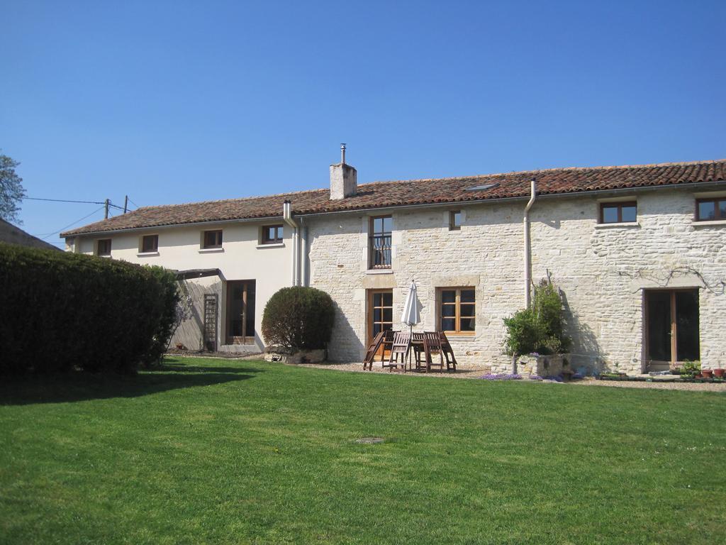 Le Noisetier At Les Hiboux Gites Chef-Boutonne Zimmer foto